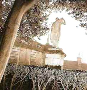 Petit Guide de Compiègne en sa Forêt Les Statues du Parc Photo de Jean-Pierre Gilson